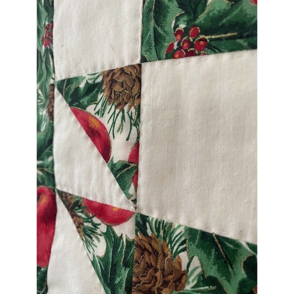 New Christmas Red Green Ivory Apple Pinecone Holly Quilted Table Runner Handmade - Picture 4 of 5
